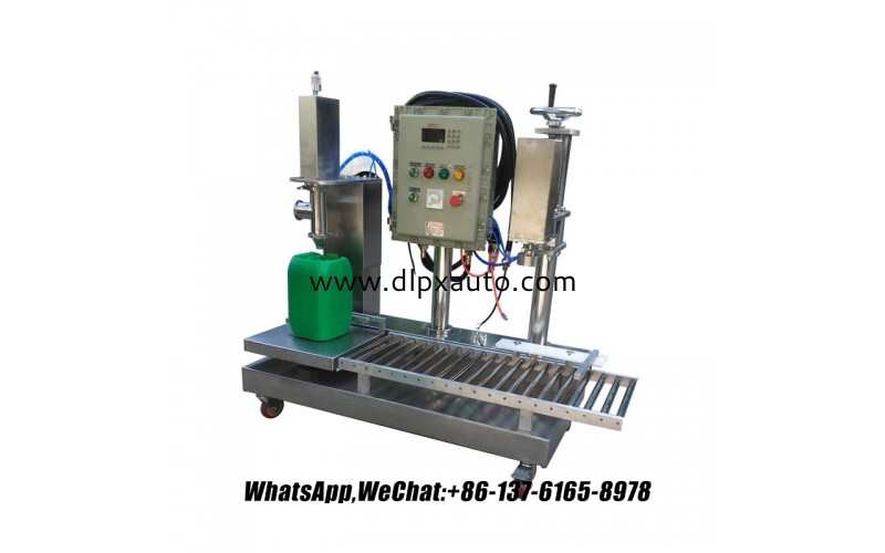 帶冠蓋的發動機油自動雙頭液體桶灌裝機2